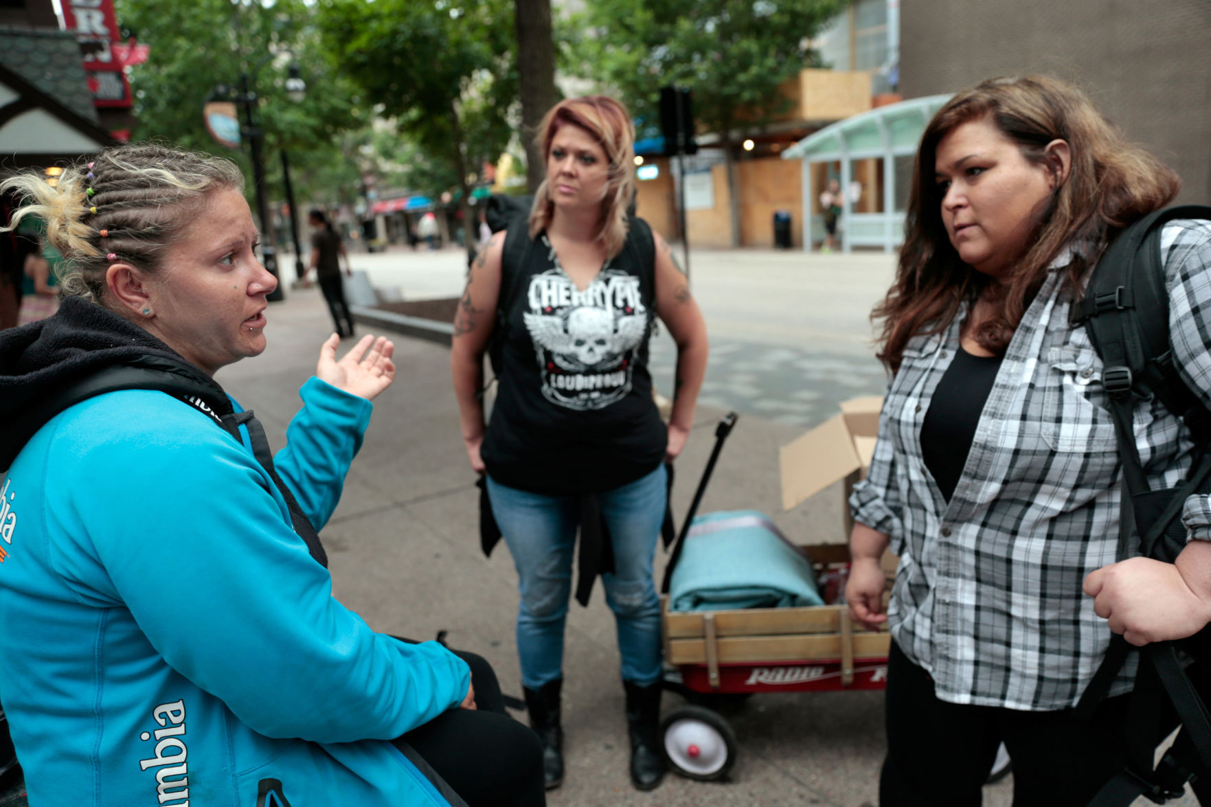 Alicia Sylvers, Lindsey Prazak and Tami Fleming